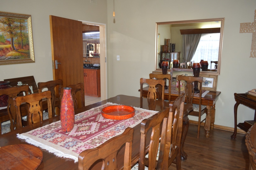 6 Bedroom Property for Sale in Flamwood North West